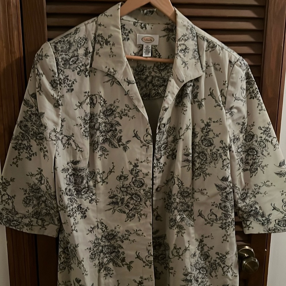 Women’s black and cream toile trench coat Size 16 by Talbots. Button down